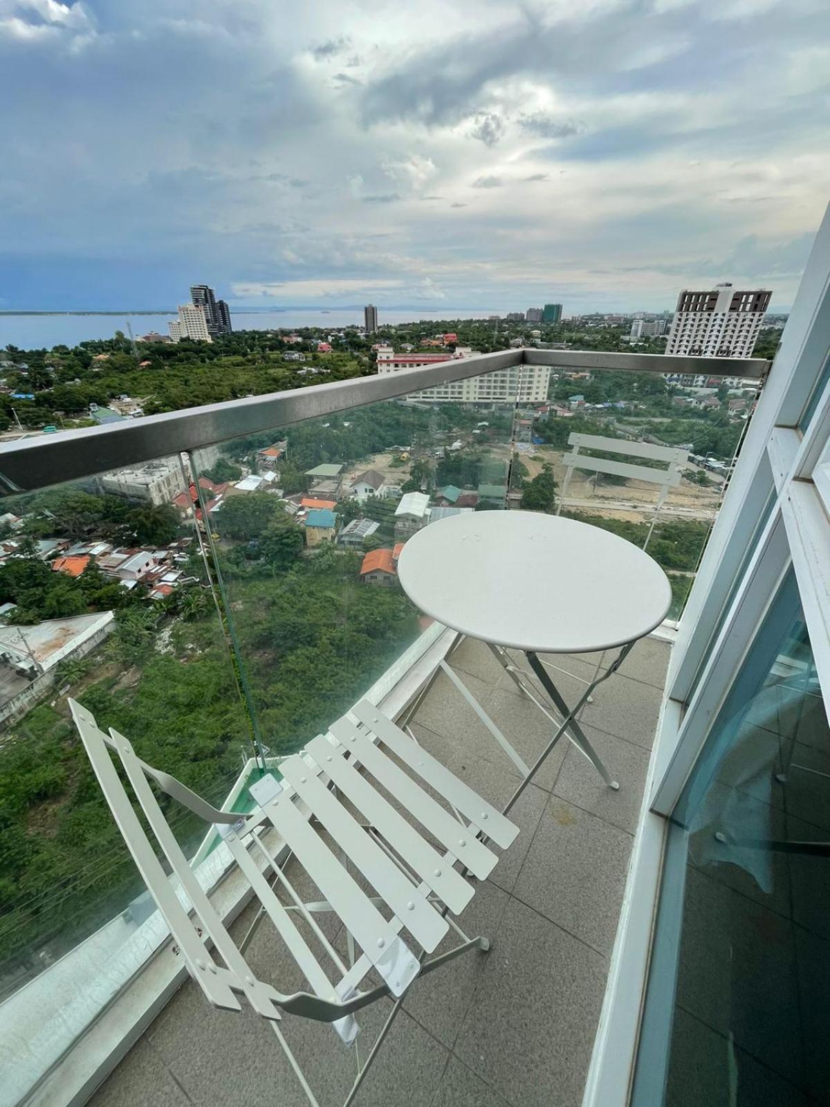 Mactan Newtown 8 Boulevard Deluxe Punta Engaño 外观 照片