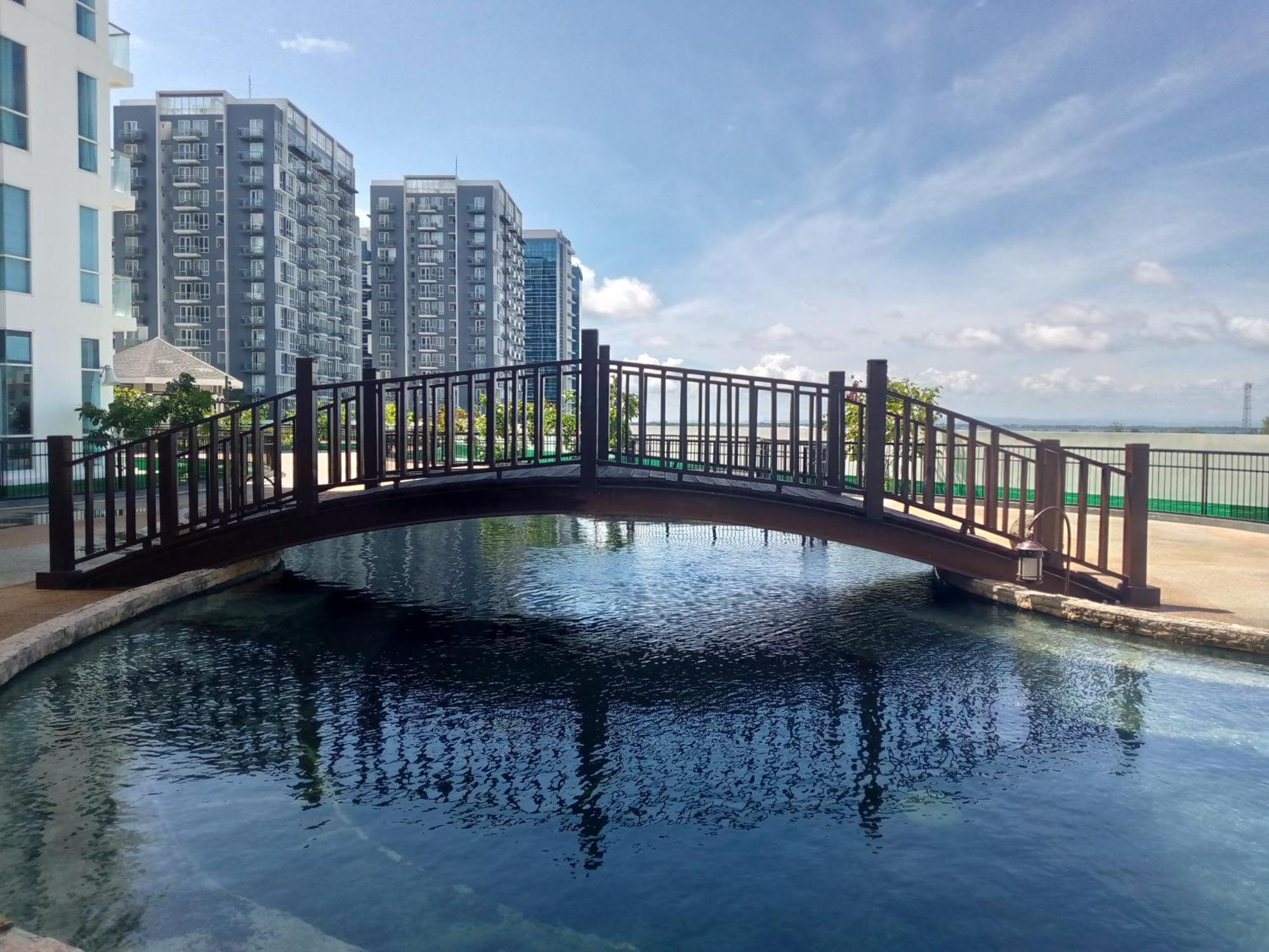 Mactan Newtown 8 Boulevard Deluxe Punta Engaño 外观 照片