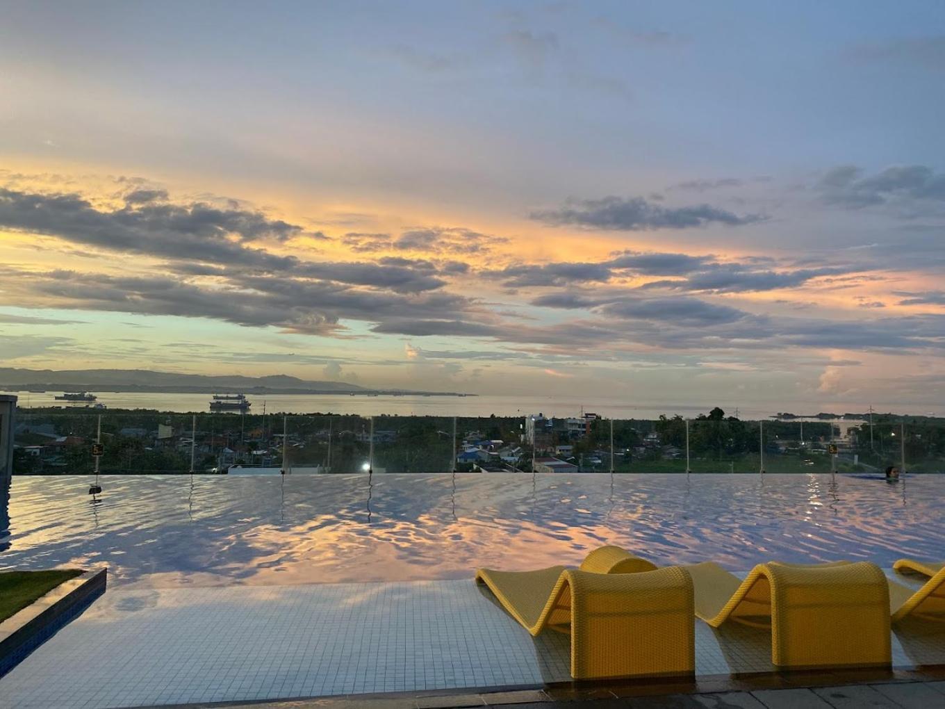 Mactan Newtown 8 Boulevard Deluxe Punta Engaño 外观 照片
